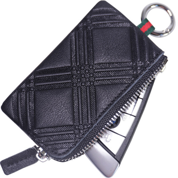 Sieviešu maks ar reljefu ādu un metāla atslēgu piekariņu - vairāki modeļi