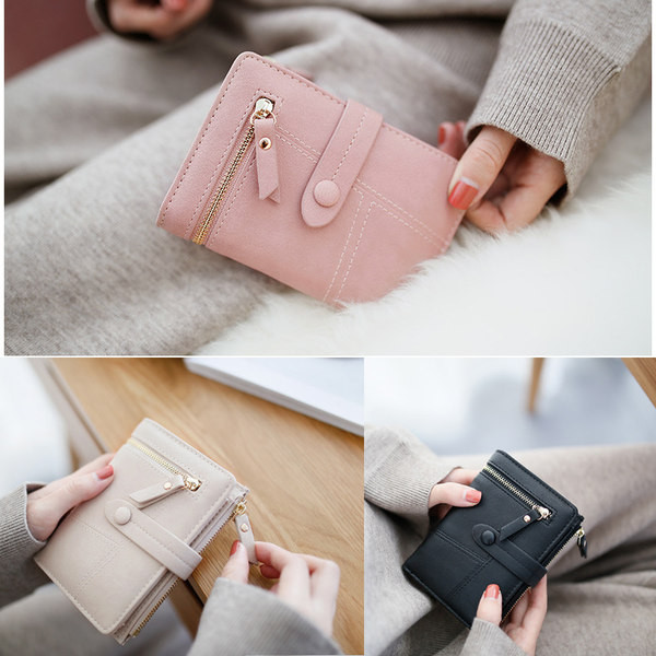 Sieviešu somiņa ar rāvējslēdzējiem un karšu nodalījumiem