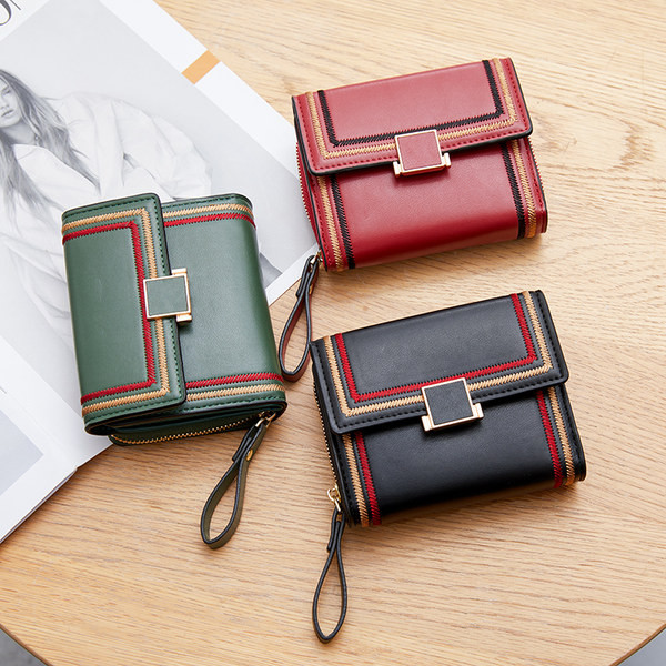 Sieviešu maks no eko ādas ar izšuvumu un metāla aizdari