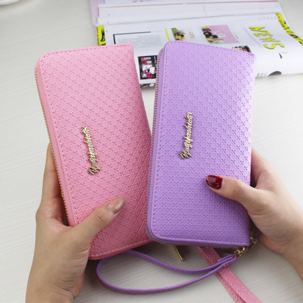 Sieviešu ādas somiņa ar metāla apdari un rokturi