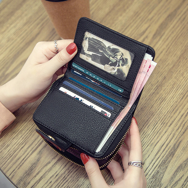 Sieviešu maks ar metāla aizdari un monētu kabatu - eko āda