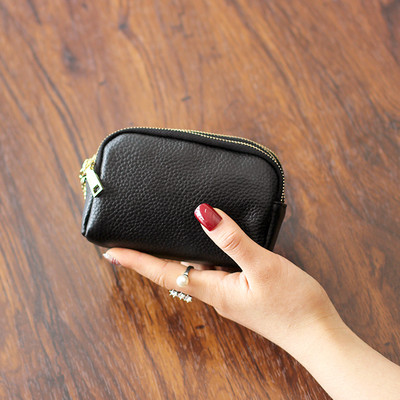 Sieviešu ikdienas maciņš ar metāla atslēgu piekariņu