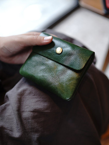 Mazs sieviešu maciņš no eko ādas - divi nodalījumi