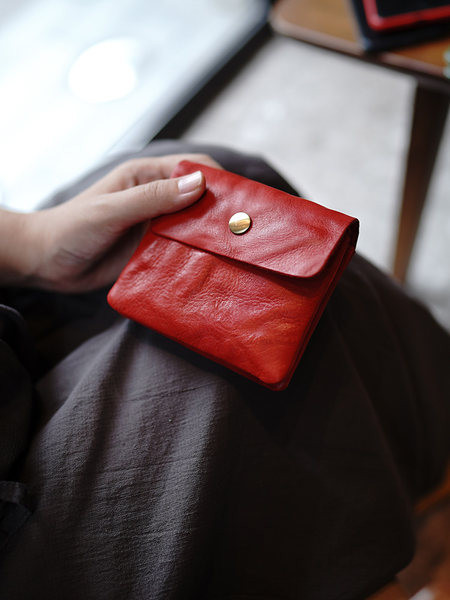 Mazs sieviešu maciņš no eko ādas - divi nodalījumi