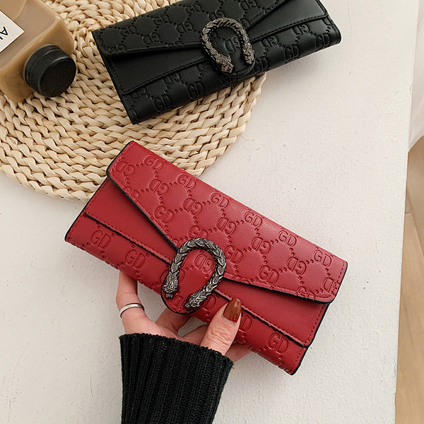 Sieviešu maks no eko ādas ar metāla sprādzi