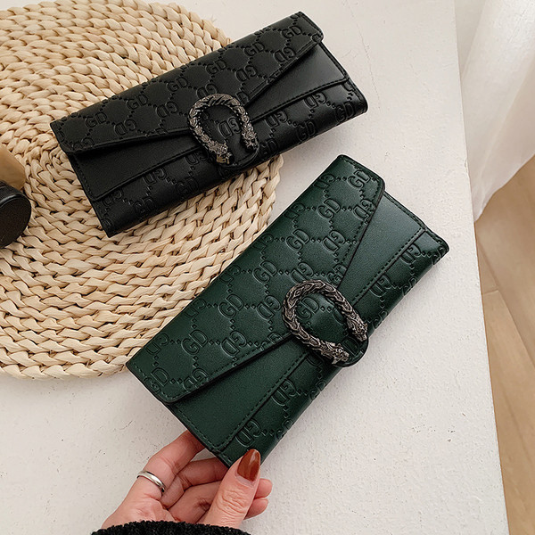 Sieviešu maks no eko ādas ar metāla sprādzi