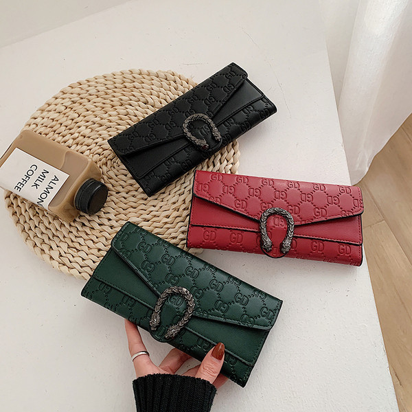 Sieviešu maks no eko ādas ar metāla sprādzi