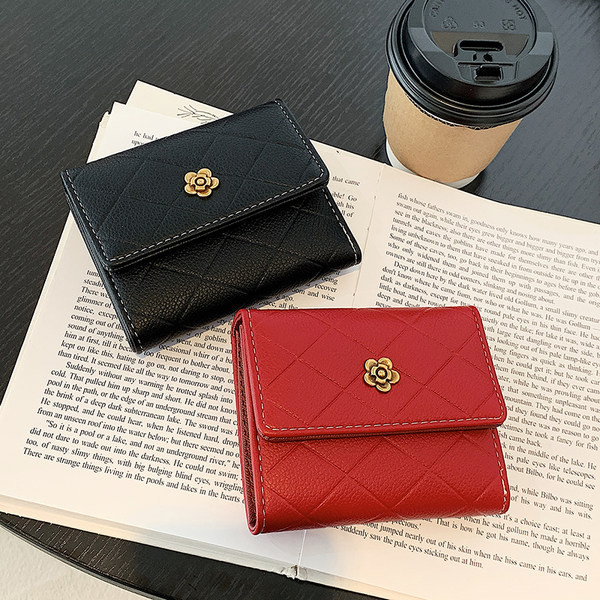 Sieviešu ādas maks ar metāla aizdari vairākās krāsās