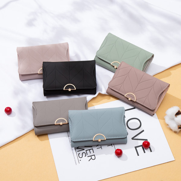 Stilīgs sieviešu maks ar metāla apdari vairākās krāsās