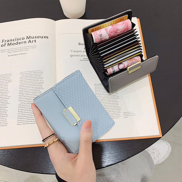 Sieviešu ādas maks ar debetkartes nodalījumu