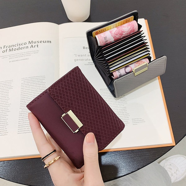 Sieviešu ādas maks ar debetkartes nodalījumu