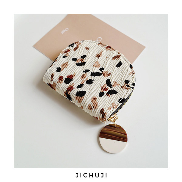 Sieviešu mini maks ar aplikācijām un metāla elementu