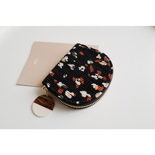 Sieviešu mini maks ar aplikācijām un metāla elementu