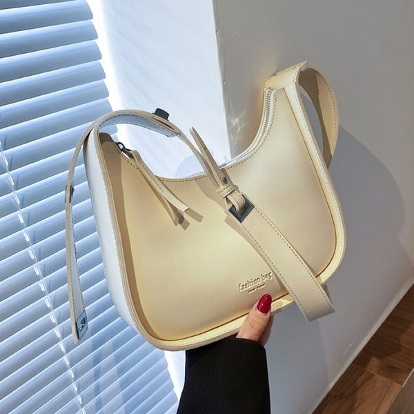 Sieviešu ādas soma ar regulējamu rokturi