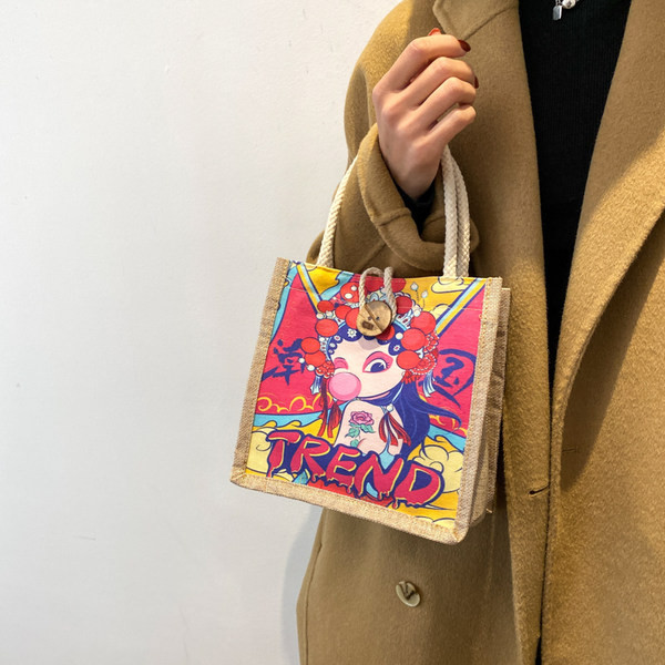 Sieviešu audekla soma ar aplikācijām