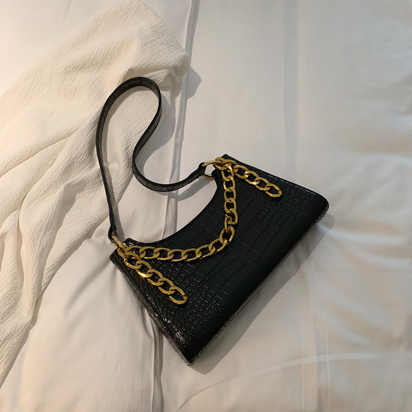 Sieviešu ādas soma ar metāla ķēdīti un garu rokturi