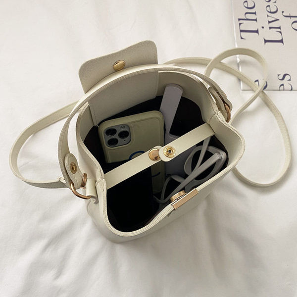 Mūsdienīga sieviešu ādas soma ar metāla aizdari