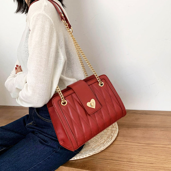 Geantă modernă de damă din piele, cu mâner metalic lung