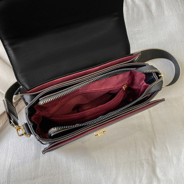 Moderna maza soma ar metāla aizdari un garu tekstila rokturi