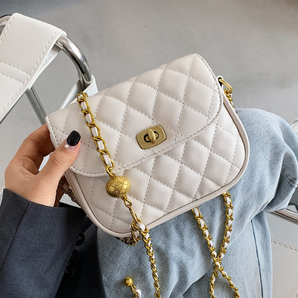 Maza sieviešu soma no eko ādas ar metāla ķēdīti