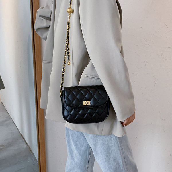 Maza sieviešu soma no eko ādas ar metāla ķēdīti