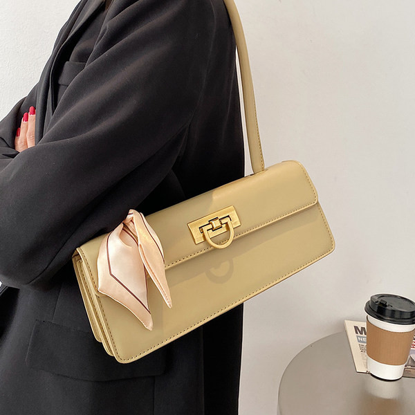 Moderna sieviešu soma ar īsu rokturi - eko āda