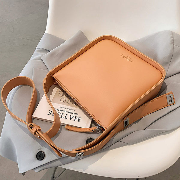 Sieviešu ikdienas ādas soma ar garu rokturi