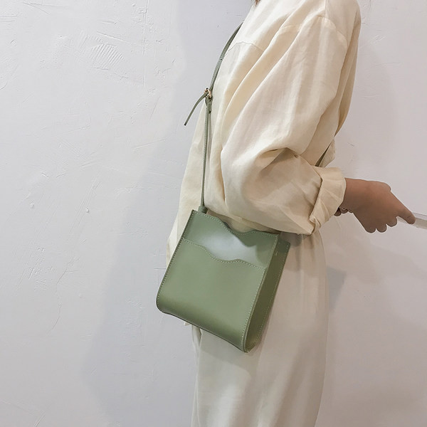 Sieviešu moderna eko-ādas soma ar regulējamu rokturi