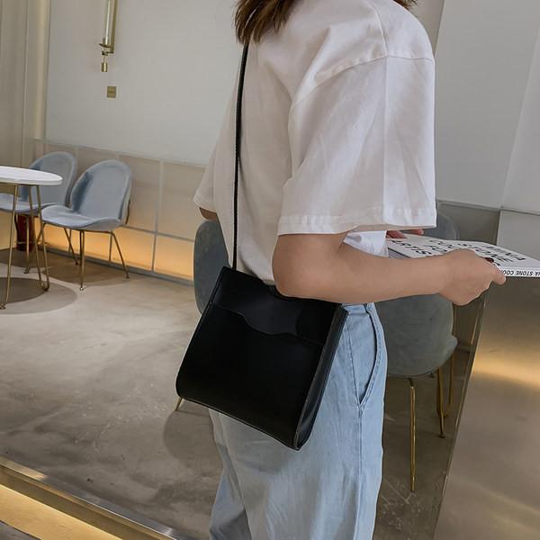 Sieviešu moderna eko-ādas soma ar regulējamu rokturi