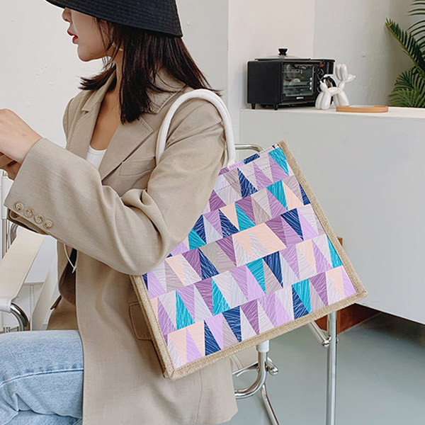 Jauna modeļa sieviešu soma ar ģeometriskām formām