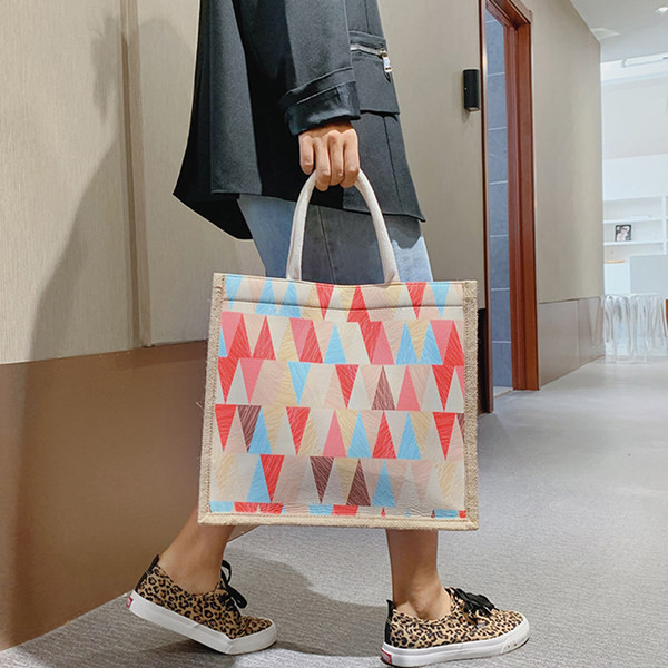 Jauna modeļa sieviešu soma ar ģeometriskām formām