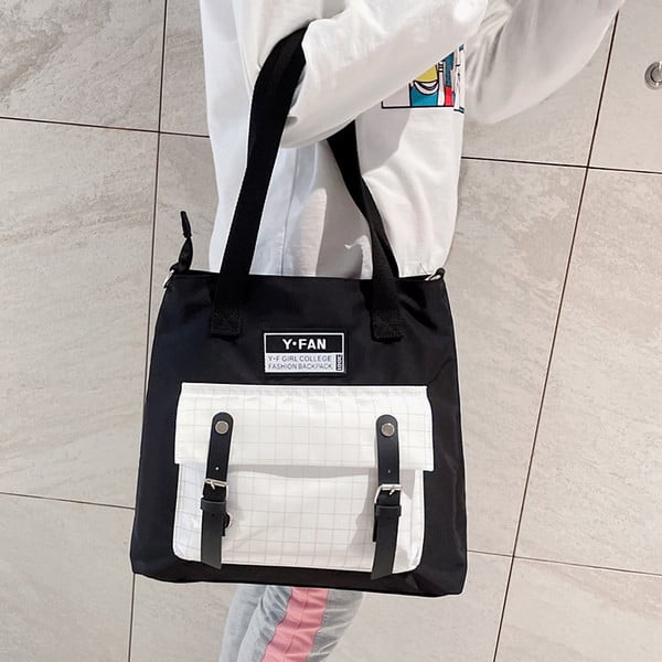 Sieviešu ikdienas soma ar sprādzēm un emblēmu