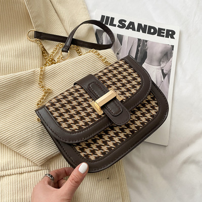 Sieviešu somas jauns modelis ar metāla aizdari un garu rokturi