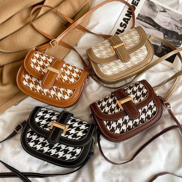 Sieviešu somas jauns modelis ar metāla aizdari un garu rokturi