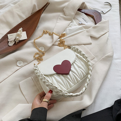 Geanta de mana din piele model nou cu aplicatie inima