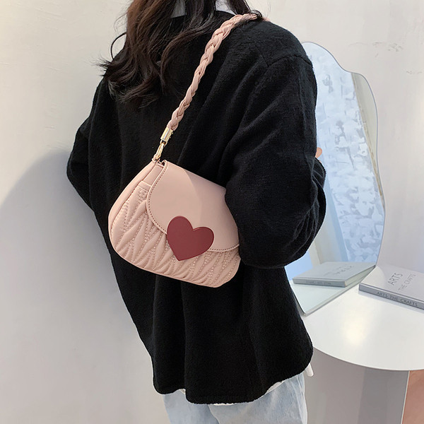 Geanta de mana din piele model nou cu aplicatie inima