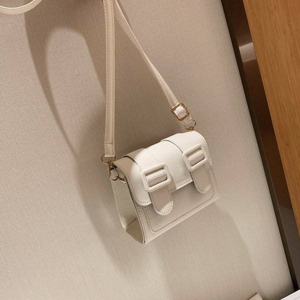 Geanta de dama mica din imitatie de piele cu maner de umar