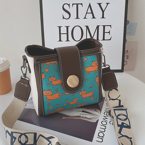 Sieviešu soma ar tekstila ķēdīti vairākās krāsās