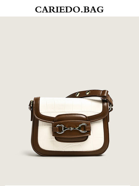 Sieviešu moderna eko ādas soma ar garu rokturi un metāla aizdari