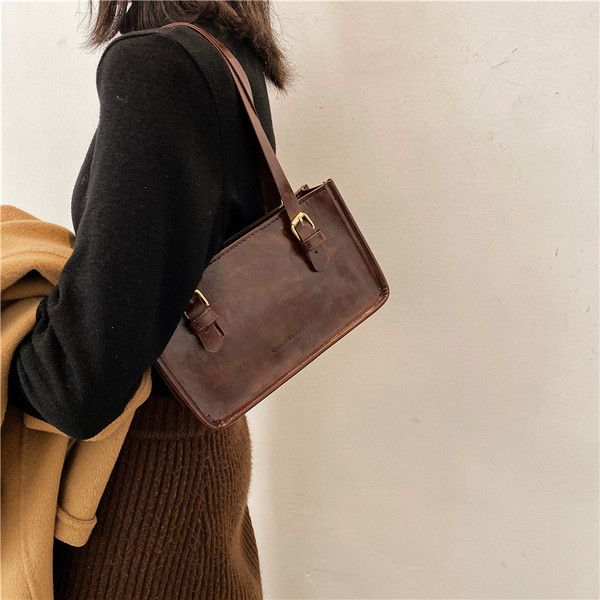 Geanta de dama model nou din piele cu catarame de umar