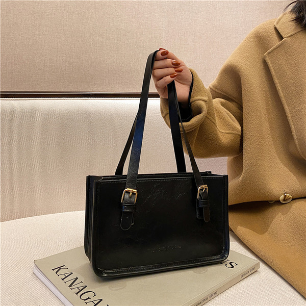 Geanta de dama model nou din piele cu catarame de umar