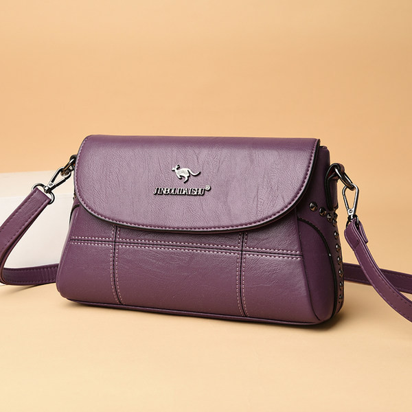 Moteriška rankinė su metaliniu elementu iš eko odos