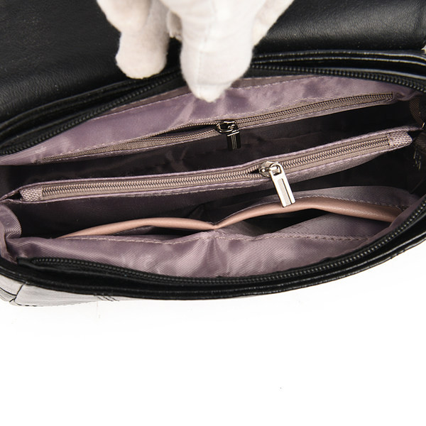 Moteriška rankinė su metaliniu elementu iš eko odos