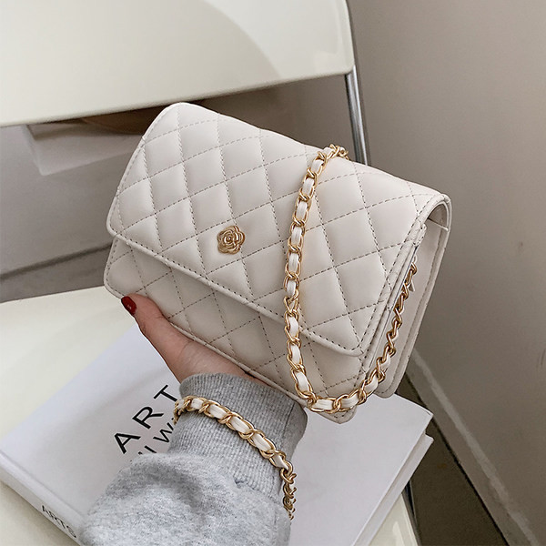 Geanta de dama moderna cu perle - doua modele