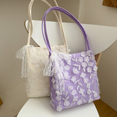 Sieviešu ikdienas soma ar mežģīnēm un metāla aizdari