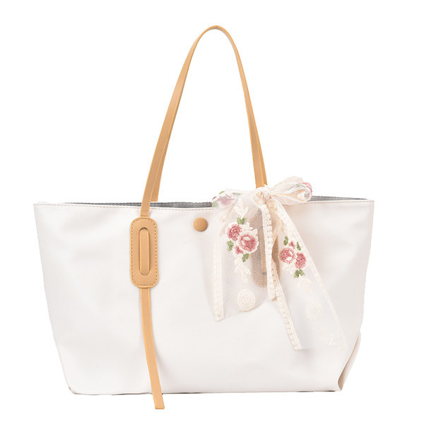 Σύγχρονη γυναικεία τσάντα με χρωματιστή κορδέλα και κοντή λαβή