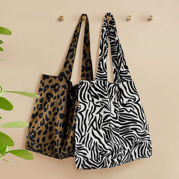 Γυναικεία καθημερινή τσάντα με άνιμαλ πριντ 