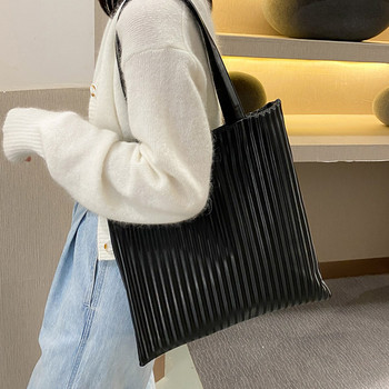 Дамска модерна чанта с две дръжки в четири цвята 