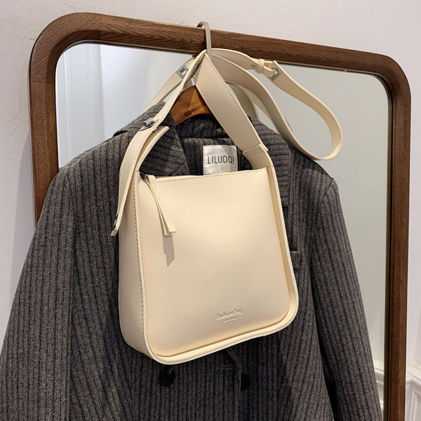 Ikdienas eko-ādas soma ar garu rokturi