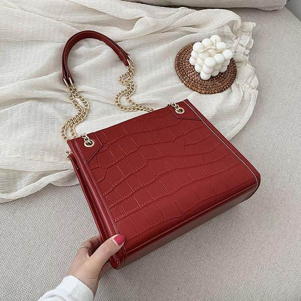 Ikdienas sieviešu soma no reljefa eko ādas ar metāla rokturiem